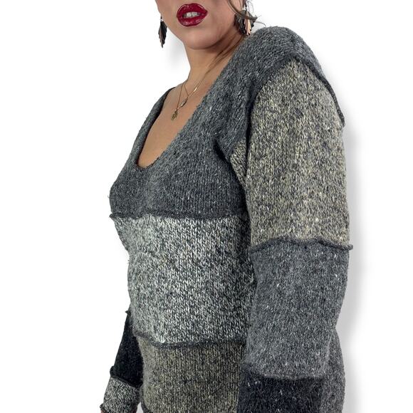 90's wool blend oversized deep v-neck sweater by IDI BY MATHEW H - Picture 12 of 16